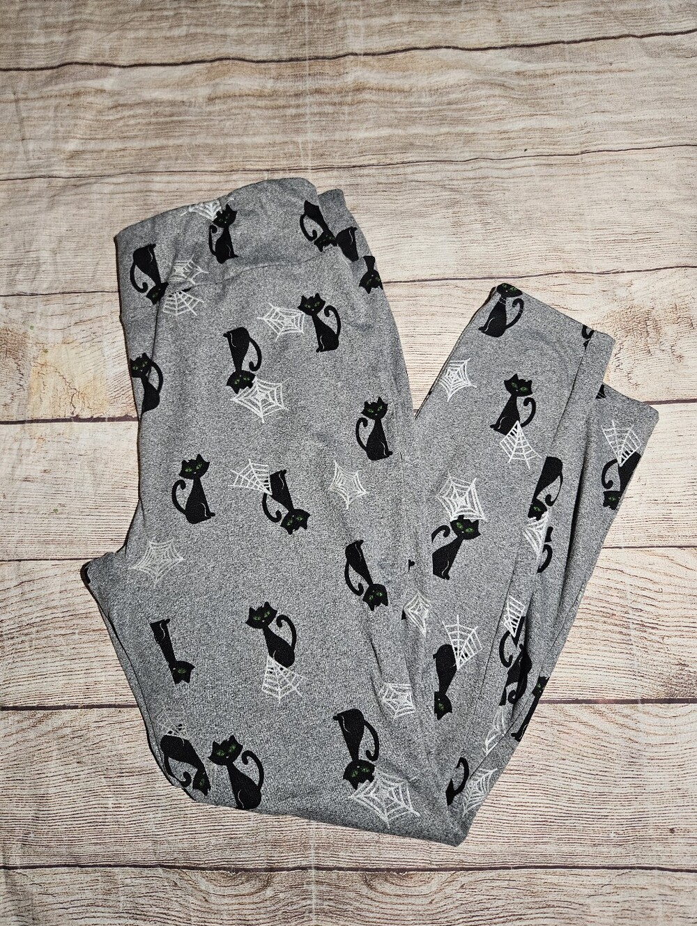 Feeling festive gothic spooky halloween cats and spiderweb leggings